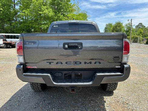 Used 2020 Toyota Tacoma TRD Sport w/ Technology Package RWD image 9