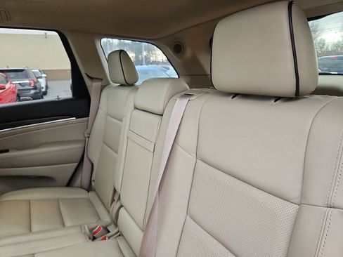 Used 2017 Jeep Grand Cherokee Overland image 25