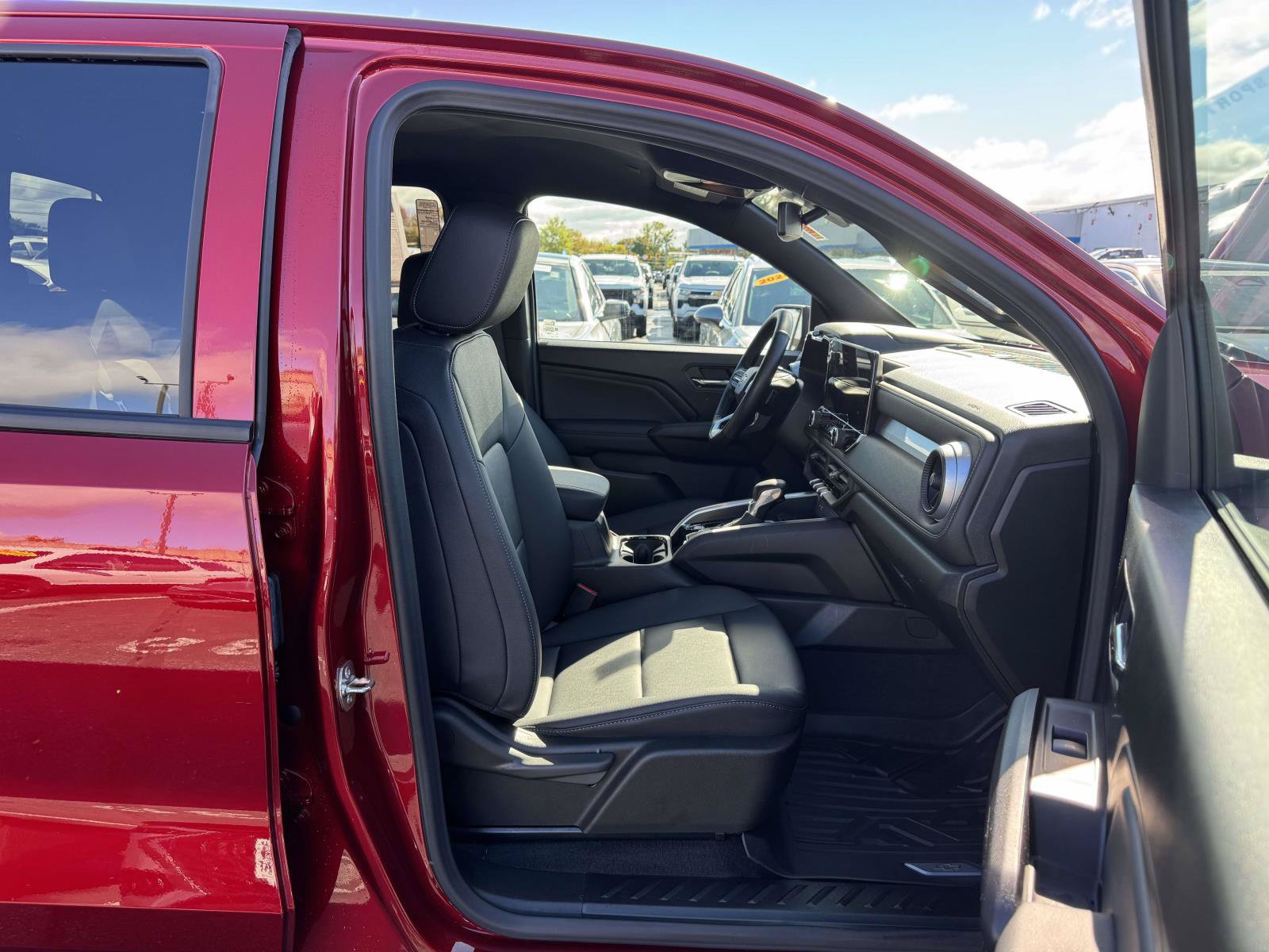 Used 2026 Chevrolet Colorado LT w/ LT Convenience Package AWD/4WD image 14
