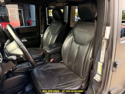Used 2017 Jeep Wrangler Unlimited Sahara w/ Dual Top Group AWD/4WD image 23