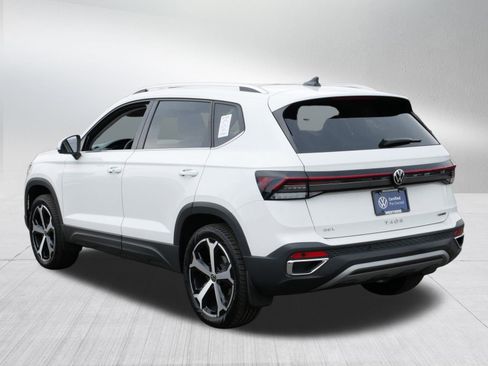 Certified 2025 Volkswagen Taos SEL image 5