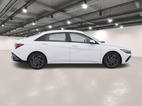 Used 2024 Hyundai Elantra SEL FWD image 8