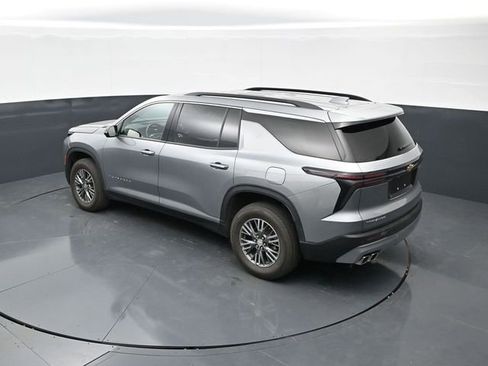 Used 2024 Chevrolet Traverse LT FWD image 30