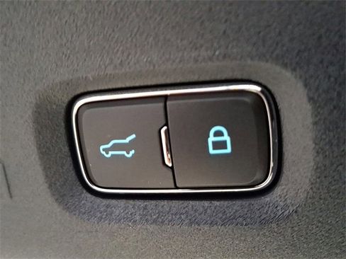 Used 2025 Lincoln Navigator Reserve image 31