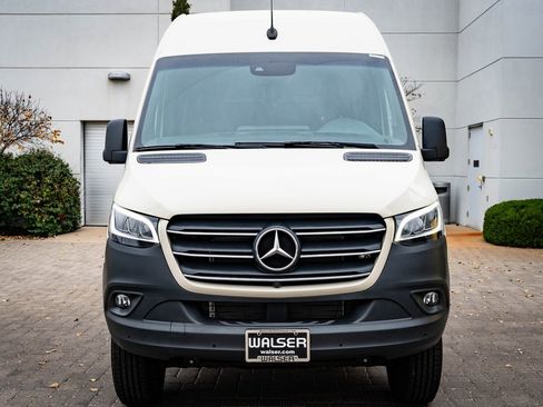 Used 2024 Mercedes-Benz Sprinter 2500 image 2
