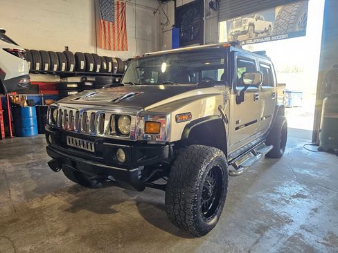 Used 2005 HUMMER H2 SUT w/ Preferred Equipment Group AWD/4WD image 36