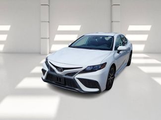 Used 2023 Toyota Camry SE image 1