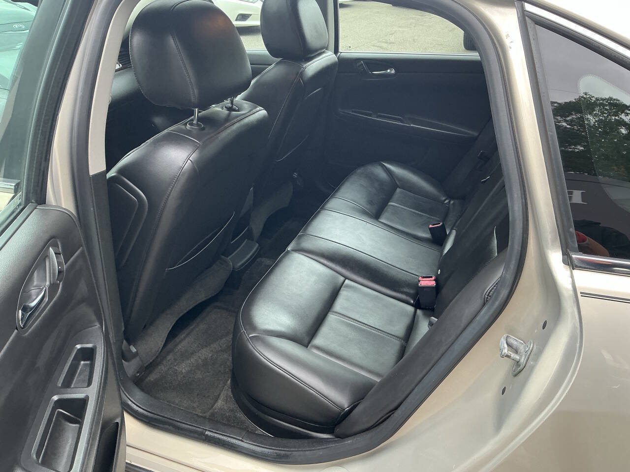 Used 2012 Chevrolet Impala LTZ FWD image 26