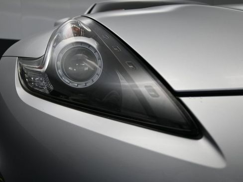 Used 2020 Nissan 370Z w/ Sport Package image 40