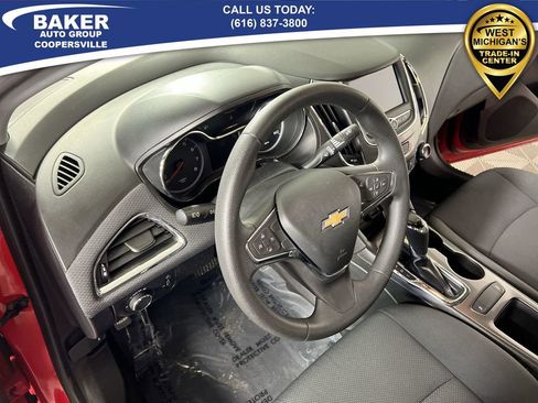 Certified 2019 Chevrolet Cruze LT w/ LT Fleet Convenience Package image 11