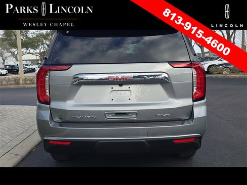 Used 2024 GMC Yukon SLT w/ SLT Luxury Package image 5