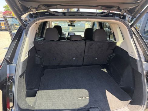 Used 2025 Nissan Rogue SV FWD image 33