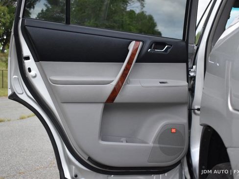 Used 2012 Toyota Highlander Limited w/ Tow Pkg AWD/4WD image 9