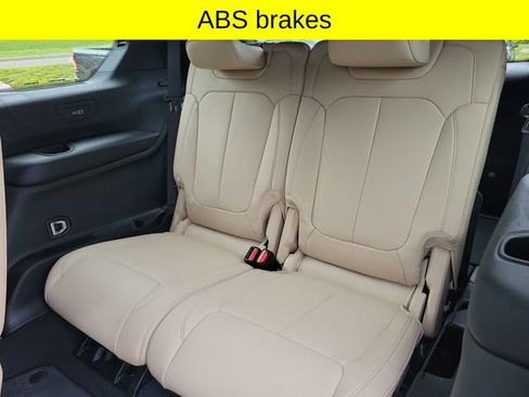 Used 2023 Jeep Grand Cherokee L Limited AWD/4WD image 28