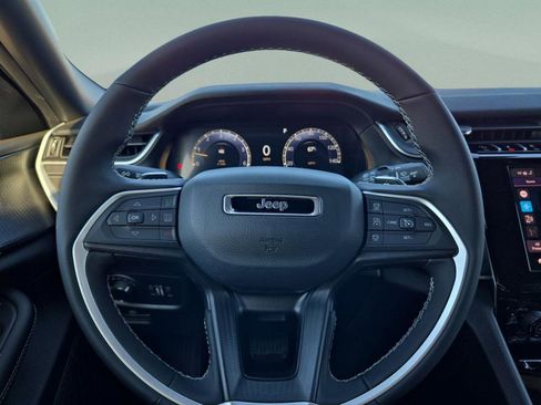 New 2025 Jeep Grand Cherokee Altitude RWD image 22