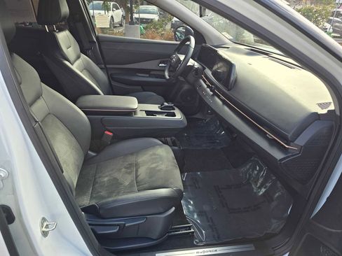 Used 2024 Nissan Ariya AWD image 11