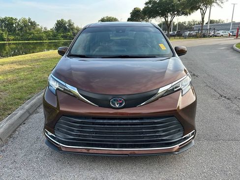 Used 2021 Toyota Sienna XLE FWD image 9