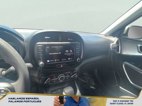 Used 2025 Kia Soul LX w/ LX Technology Package FWD image 19