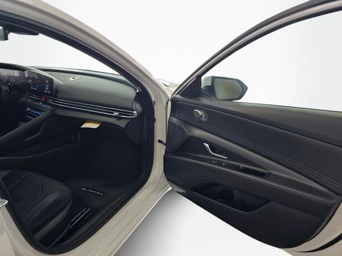 New 2026 Hyundai Elantra Limited FWD image 39