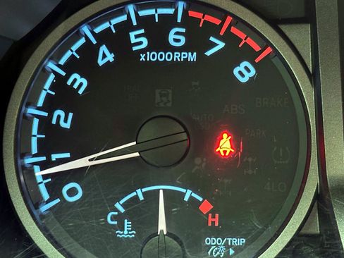 Used 2021 Toyota Tacoma TRD Sport w/ TRD Premium Sport Package AWD/4WD image 28