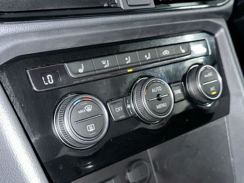 Certified 2024 Volkswagen Taos SE FWD image 20