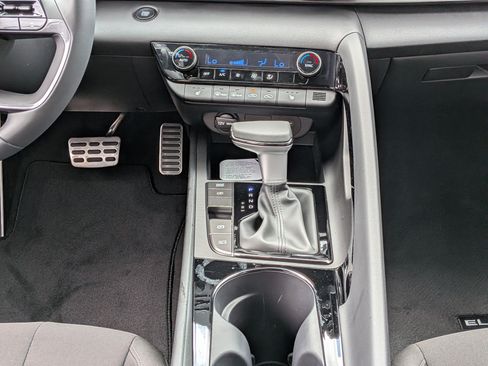 New 2026 Hyundai Elantra Limited FWD image 18