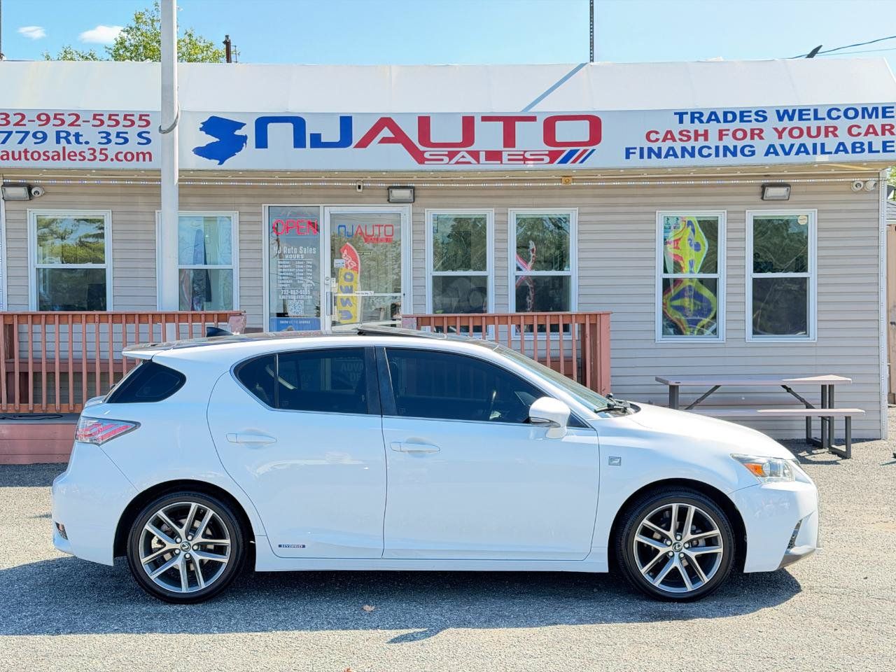 Used 2015 Lexus CT 200h w/ Navigation Package FWD image 3
