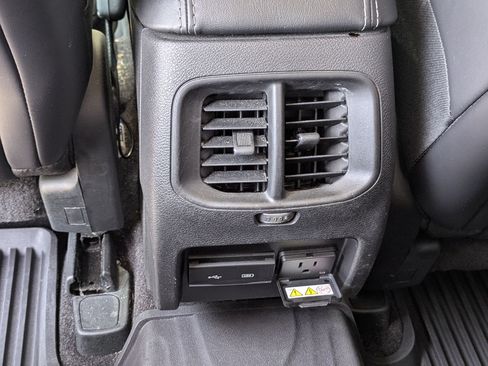 Used 2019 Jeep Cherokee Limited AWD/4WD image 31