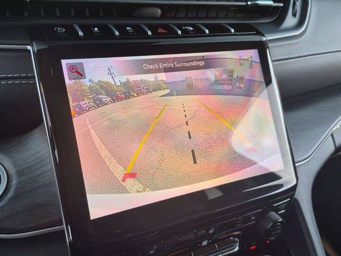 Certified 2022 Jeep Grand Cherokee Limited AWD/4WD image 14