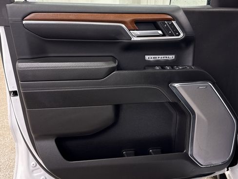 Used 2023 GMC Sierra 1500 Denali w/ Technology Package image 4