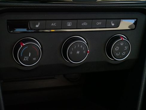 Certified 2022 Volkswagen Taos SE image 23