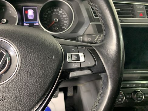 Used 2018 Volkswagen Tiguan SE w/ Panoramic Sunroof Package FWD image 19