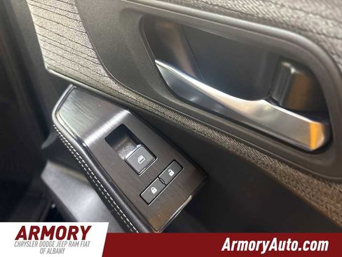 Used 2023 Nissan Rogue SV image 38