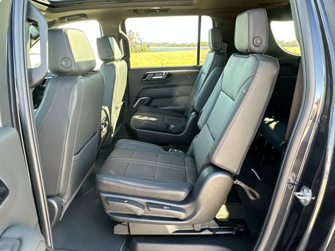 New 2026 Chevrolet Suburban High Country image 23