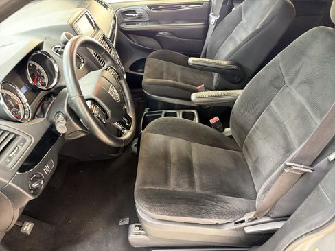 Used 2019 Dodge Grand Caravan SE FWD image 5