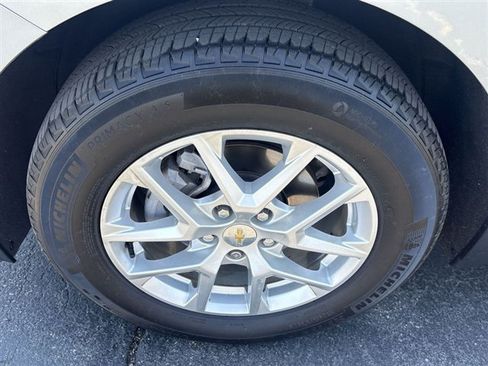 Certified 2024 Chevrolet Equinox LT w/ LPO, Floor Liner Package FWD image 31