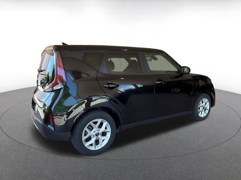 Used 2025 Kia Soul LX w/ LX Technology Package FWD image 12
