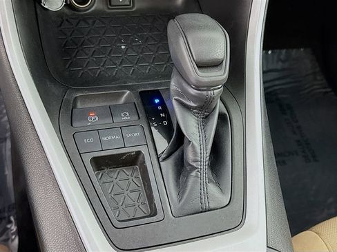 Used 2022 Toyota RAV4 XLE w/ Convenience Package image 22