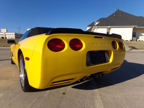 Used 2001 Chevrolet Corvette Convertible w/ Preferred Equipment Group2 image 25