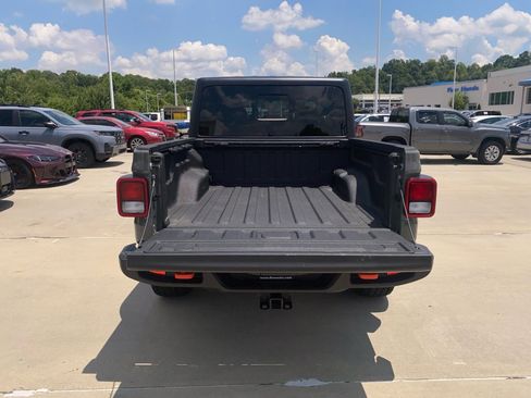 Used 2023 Jeep Gladiator Mojave w/ Cold Weather Group AWD/4WD image 18