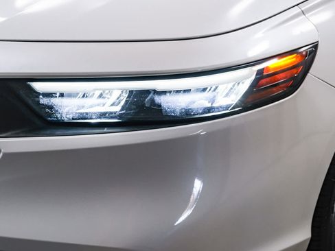 Used 2023 Honda Accord Sport image 11