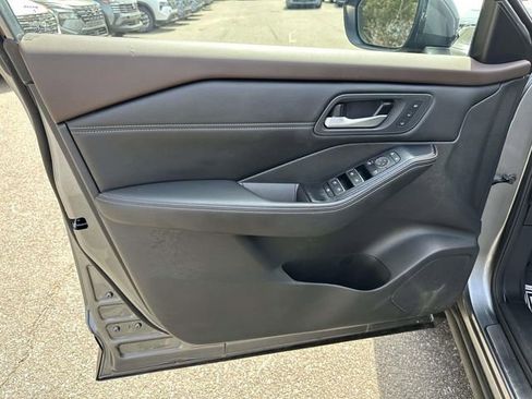 Used 2023 Nissan Rogue SL w/ SL Premium Package image 14