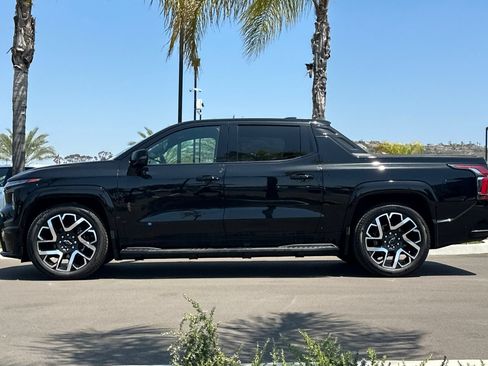 Used 2024 Chevrolet Silverado EV RST AWD/4WD image 7