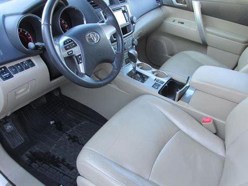 Used 2013 Toyota Highlander 4WD image 9