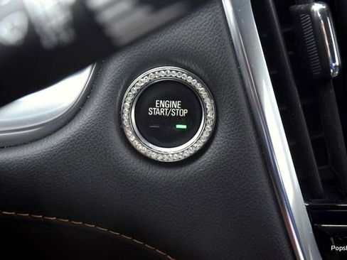 Used 2020 Chevrolet Traverse LT FWD image 20
