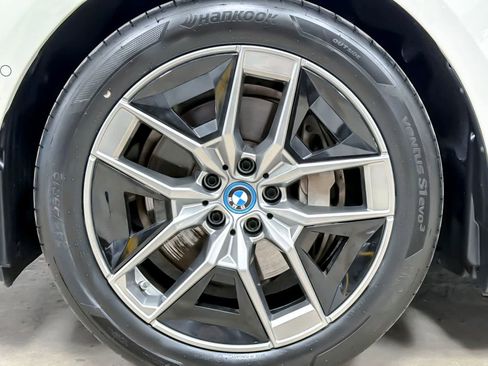 Used 2024 BMW i5 eDrive40i RWD image 26