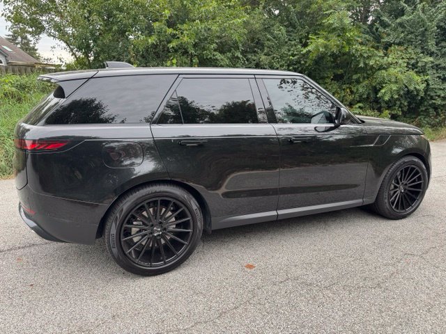 Used 2025 Land Rover Range Rover Sport SE AWD/4WD image 5