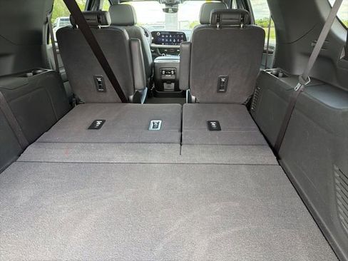 Used 2025 Chevrolet Suburban High Country AWD/4WD image 13