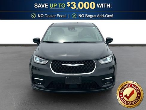 Used 2023 Chrysler Pacifica Touring-L FWD image 11