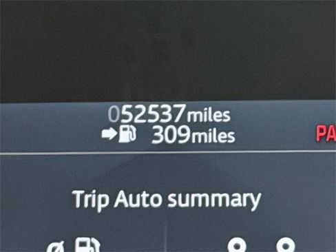 Used 2021 Land Rover Defender 90 First Edition image 29